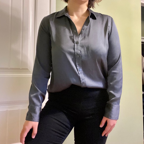 BANANA REPUBLIC Satin Long Sleeve (size S) - Picture 3 of 10